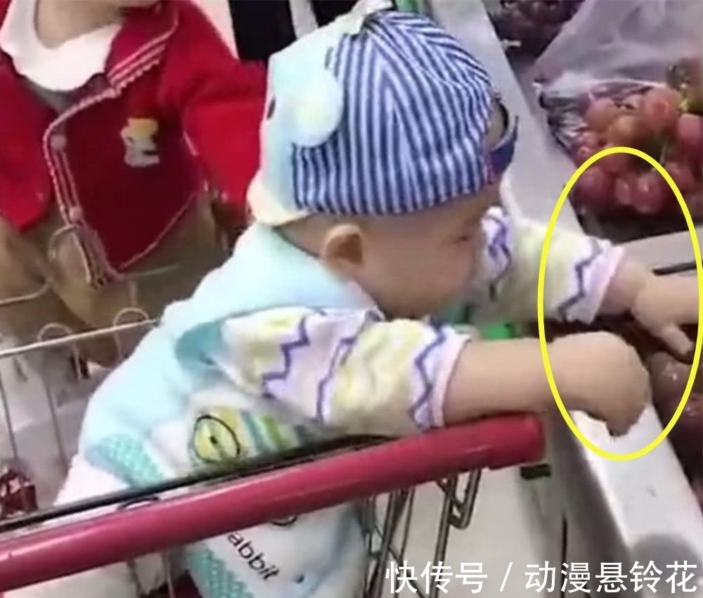 水果区|妈妈带宝宝逛超市，走到水果区宝宝竟做出如此行为，评论炸了