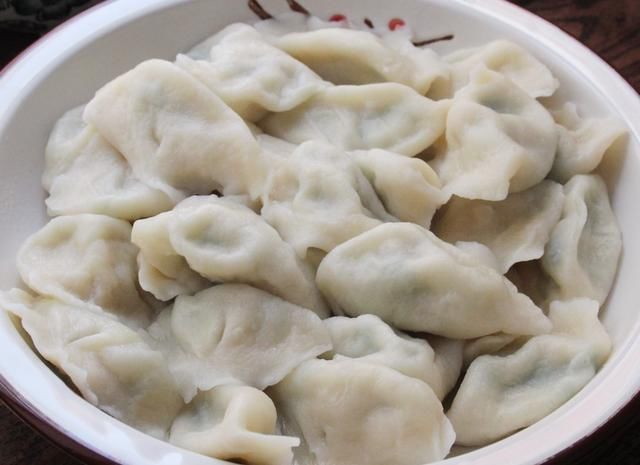 搅拌均匀|时令蔬菜新鲜便宜还好吃,做馅包成饺子,香嫩爽口,比肉馅都馋人