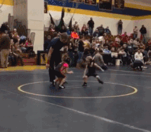 |搞笑段子王：高手在民间，这是高人轮胎坏了的紧急处理办法