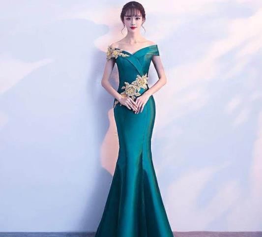 墨绿鱼尾旗袍，展现“只可意会不可言传”的美