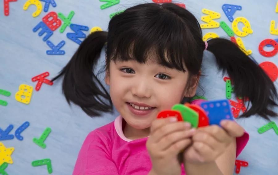 “穷养儿,富养女”!盛行已久的育儿观到底讲的是什么?