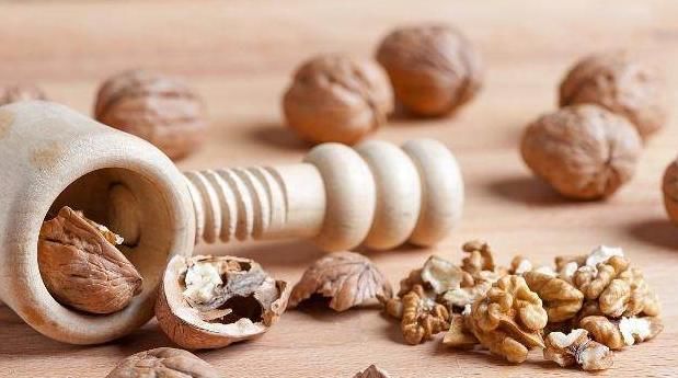 抗衰老最“厉害”的4种食物,女性坚持吃,皮肤嫩滑,年轻不显老