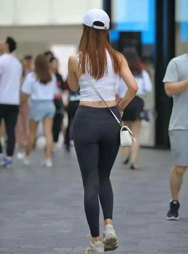 腿粗别依赖牛仔裤，以下几款单品适合你，遮肉显瘦又上档次