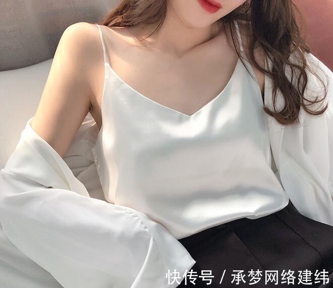 小姑 普通的上衣就别穿了,学我小姑这样穿背心,自信更减龄