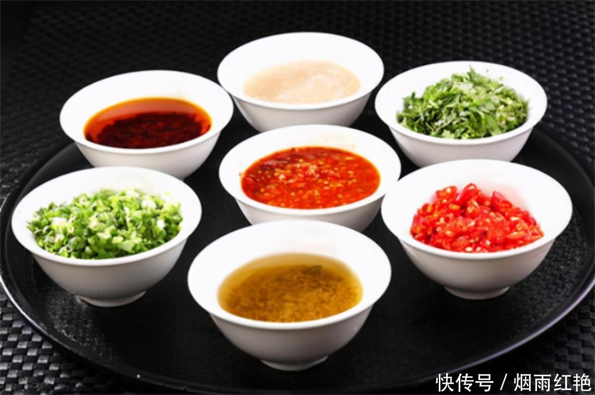  北方人VS南方人的火锅蘸料，虽然吃的是同一个锅，却是两种味道