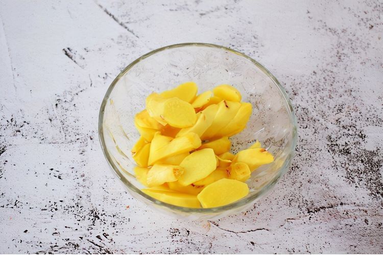 最近降温，自己在家做一份红糖姜汁小丸子，暖胃还暖心