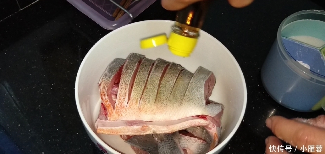 美味|爱吃鱼的收藏喽,学会鱼肉一个特色做法,简单美味,出锅太漂亮了