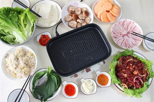 实惠|周末午餐,给老婆做的东北烤肉,解馋又实惠,比烤肉店吃着过瘾