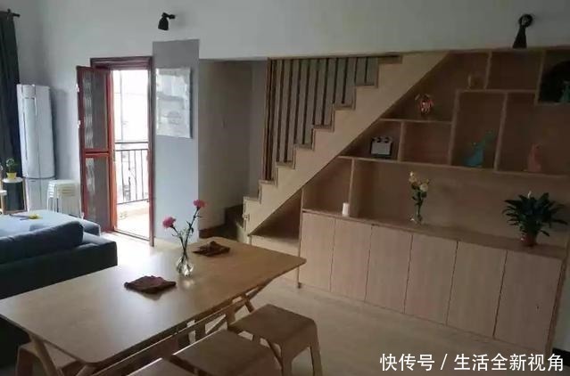 餐桌椅|头一次去老公的乡下老家,刚进门就被楼梯惊艳到了,大阳台超带劲!