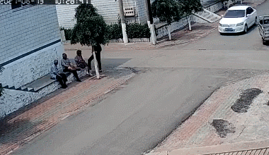 |搞笑GIF趣图姑娘,你这是练的什么武功,还收徒弟吗?