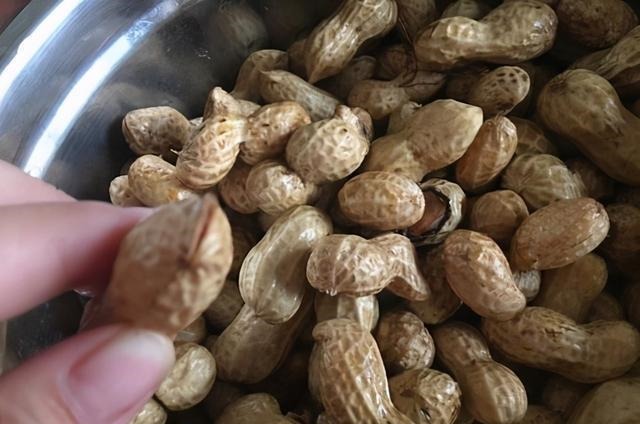 膳食纤维|最新研究发现：每天吃几粒花生能让血管健康，可每天具体吃多少？