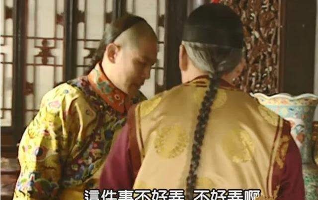 围剿|《雍正王朝》围剿江夏镇时，岳钟琪为什么要将自己的脸划破？