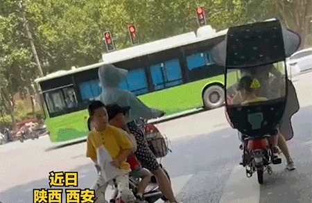 |搞笑GIF：看到妹子这个场景，真是感觉活得还不如一面墙啊