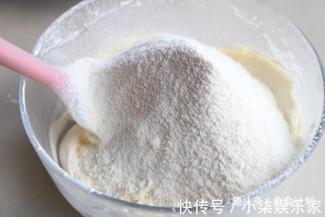 简单几步，教你在家做曲奇饼干，又酥又脆比买的好吃，特别解馋