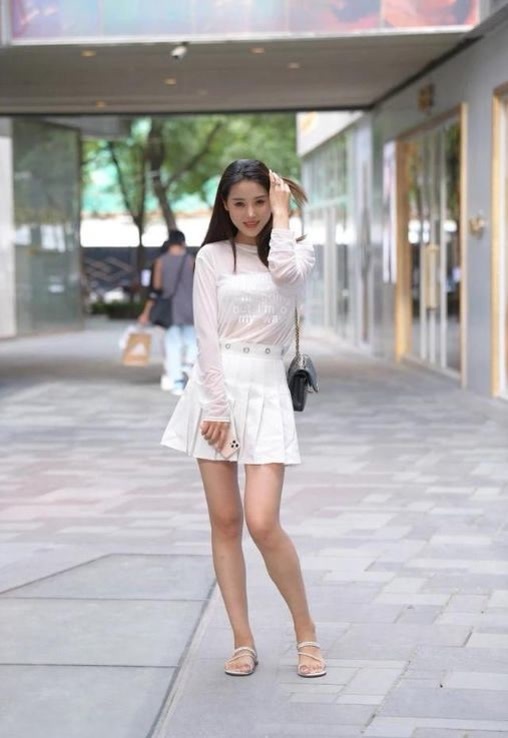 牛仔裤 穿着卡其色,时尚而老成,充满高级感