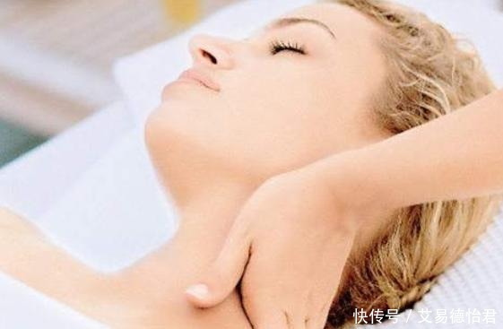 女人老没老,主要看这4个地方,简单四步,帮你守住年龄的秘密