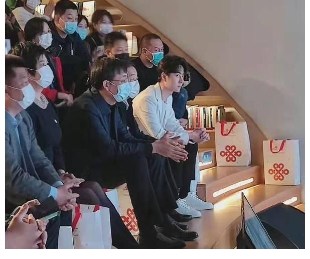 王一博是真胖了,还是因为他太红招人嫉妒?开年被三黑是得罪了谁