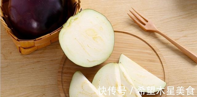 做地三鲜多加一个步骤，即不油腻，又香又下饭，简单易做！