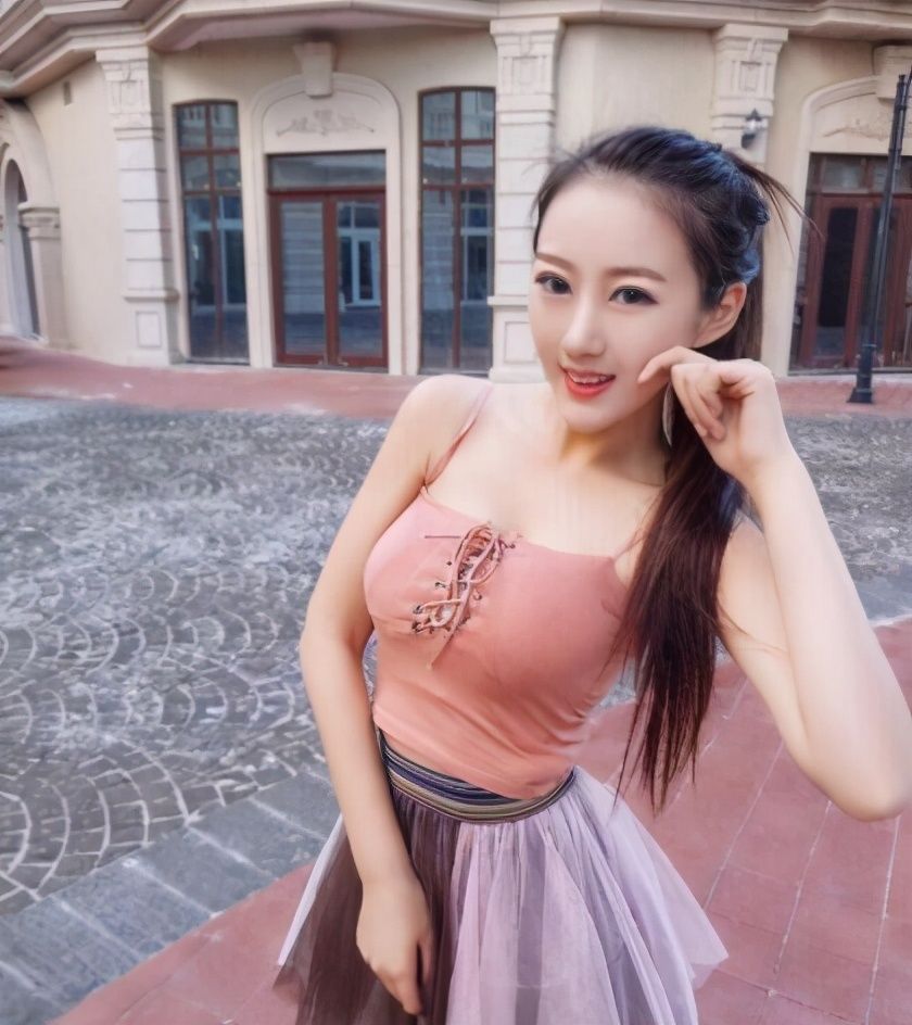 美女|街拍美女：时尚展示女性的优雅明媚，让你吸睛又有范?儿