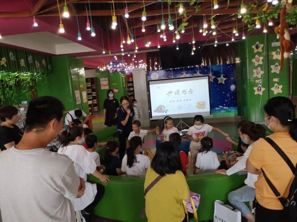 担当|与书同行,践行文化担当