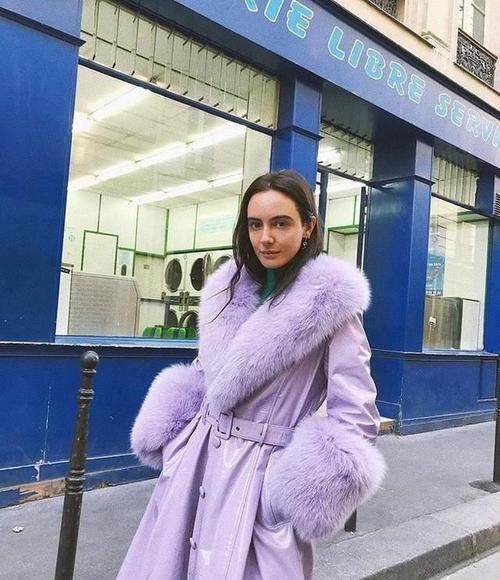 ?女人过了45岁，出门少穿这3种“装嫩色”，显胖俗气还掉价