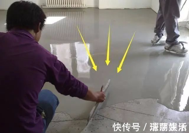 地面|越来越多人不铺瓷砖和木地板了,现在流行用它替代,好看还省钱