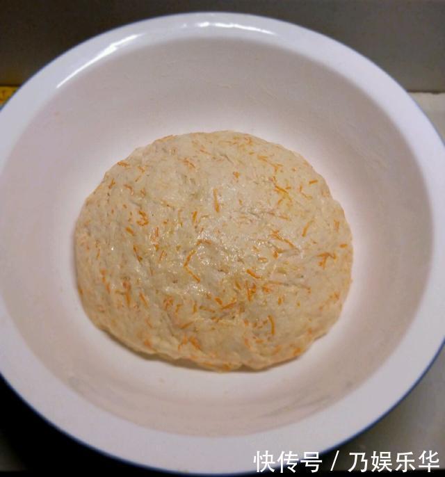 吃腻了白馒头?和面时加根胡萝卜,好吃好看又营养