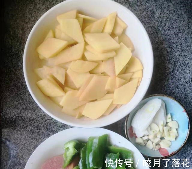 下饭菜|稻颂农业丨日常下饭菜,青椒火腿土豆片~!