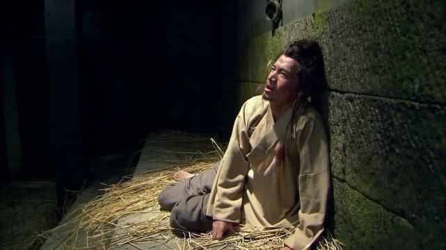 夫妻|明朝盗贼藏在新婚夫妻床下，饿了3天，冲出大门称我要报官