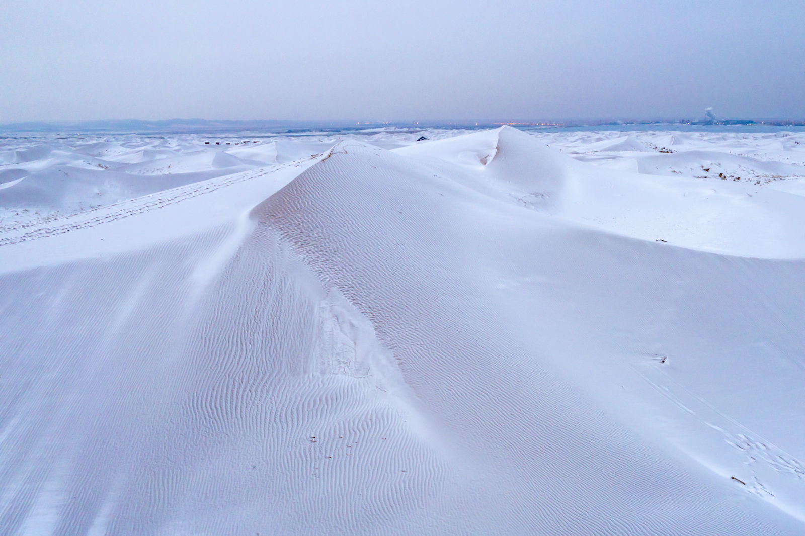 沙漠|高清大图：雪后的白色沙漠有多美？