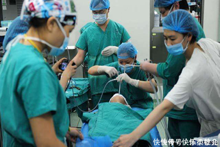 妈妈|“让我再睡会儿”8岁孩子抢救中不想活命只想睡觉,妈妈后悔莫及