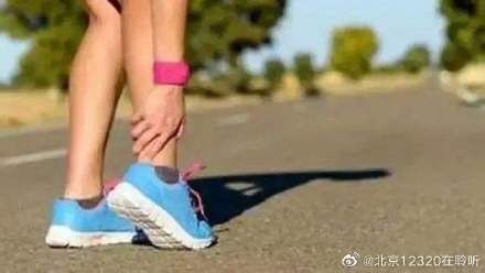 肌肉痉挛|运动时发生崴脚应该怎么办？