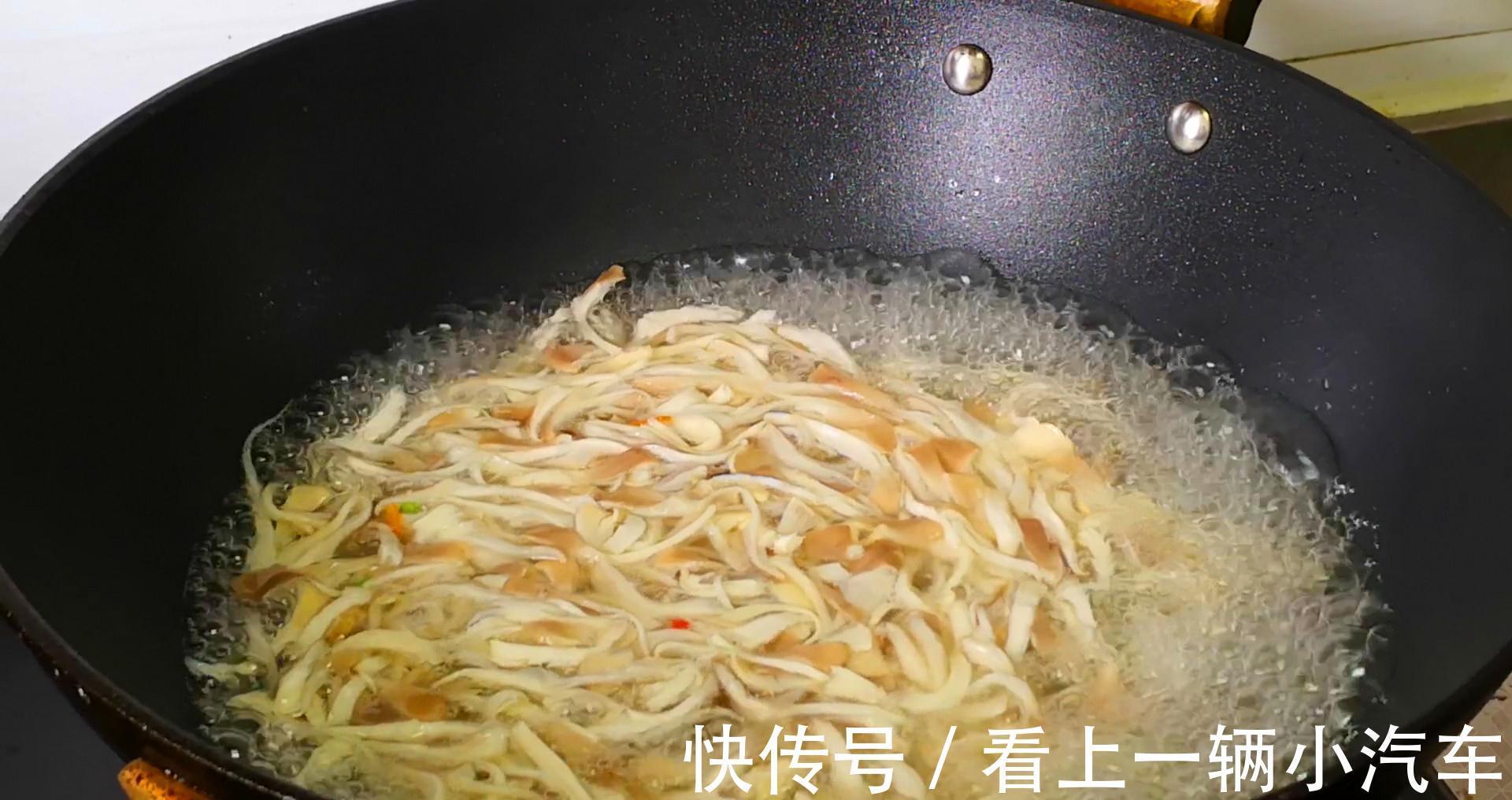 最适合冬天喝的1道汤，每天坚持喝一碗，驱寒又暖胃，营养又健康