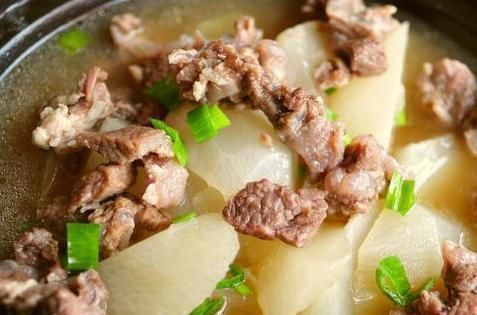 无论什么肉,越焯水越脏?饭店大厨教您一招,脏东西自己跑出来