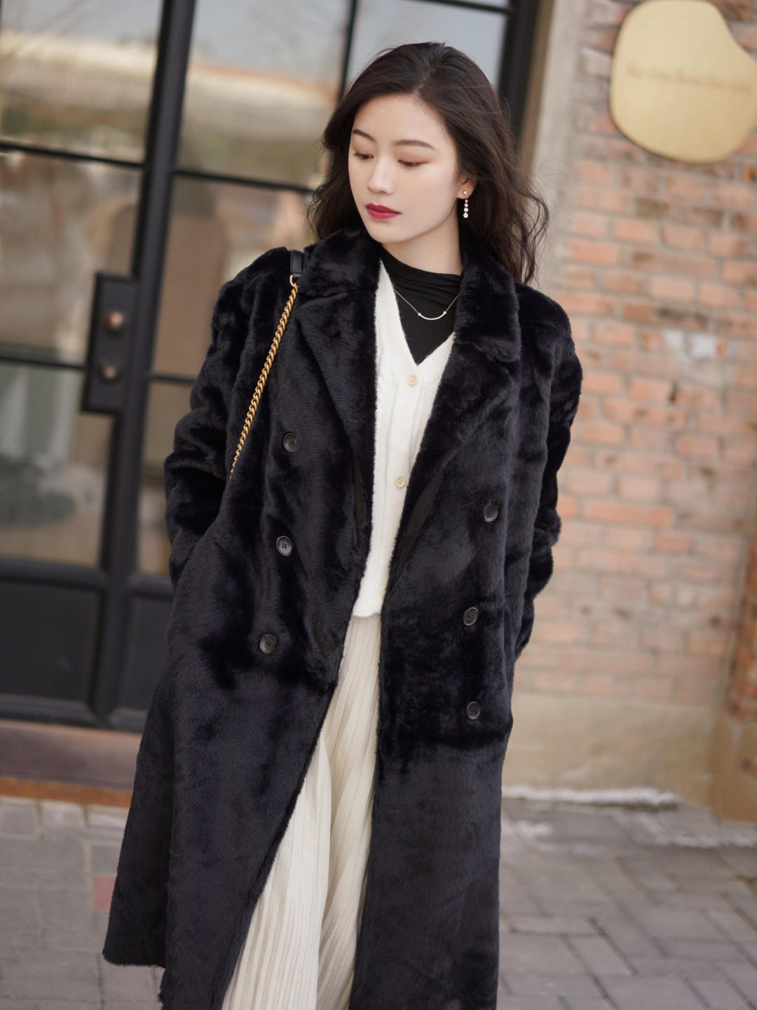 高领衫|想显贵就试试“环保皮草”,成熟精致又有气场,特别适合成熟女性