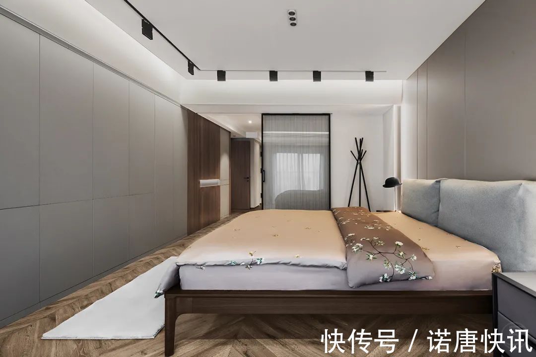 玄关|180㎡现代极简,无主灯设计果然不凡,朴素的空间也有档次感