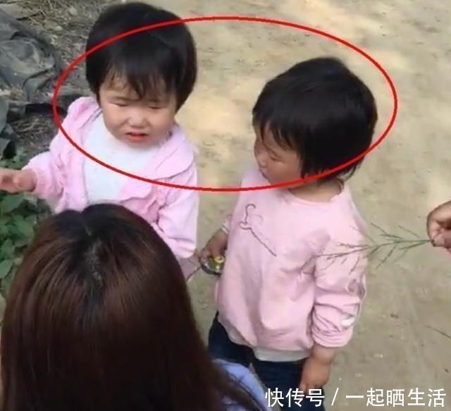 妹妹|双胞胎姐妹,姐姐每天喝牛奶,妹妹喝豆浆,一年后差距一目了然!