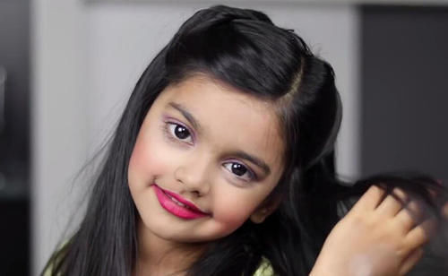 6岁女孩热衷化妆，爸反对妈支持！面对臭美的娃，父母如何应对？