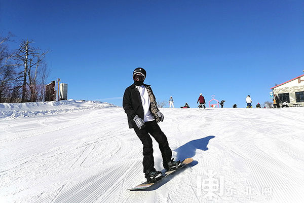 冰雪运动|亚布力阳光度假村开板首滑