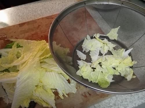 白白菜|1颗白菜做2道菜，酸辣菜梗，清炒菜叶，不同味道总有一款适合你
