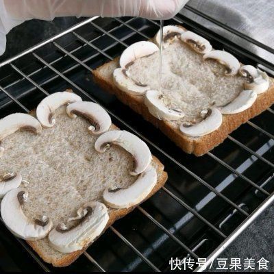 虾仁|史上最好吃的香煎口蘑虾仁三明治做法