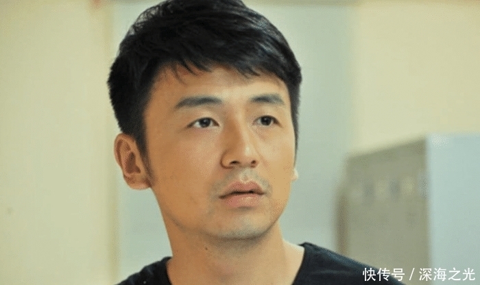 归国四子|黄子韬要比杨紫小一岁,可2012年的转折,让人误解黄子韬年龄更大