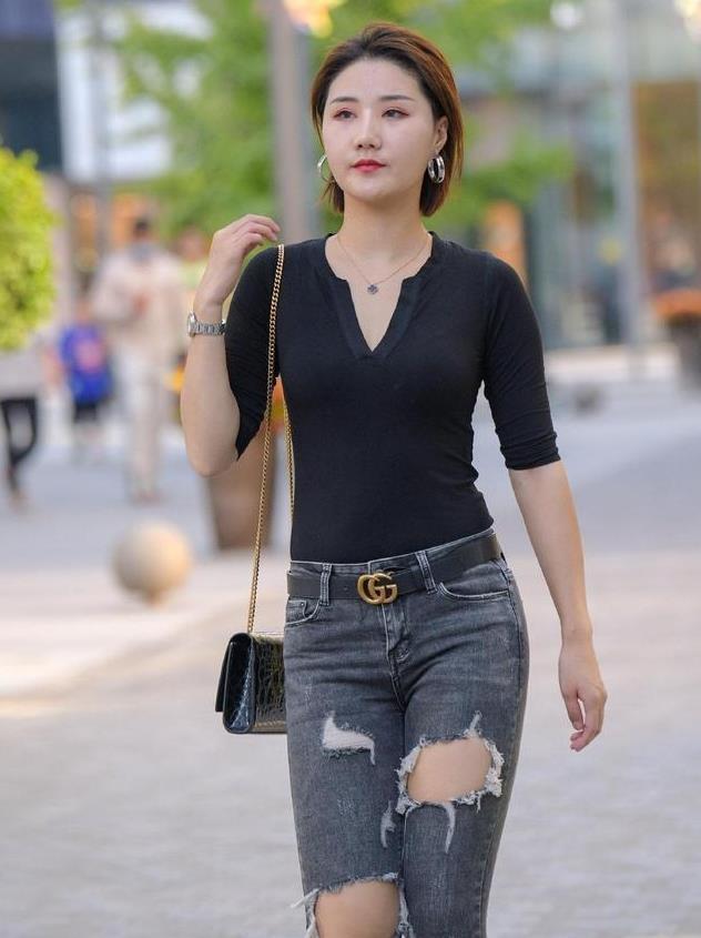 也许|“婴儿肥”不能按正常穿搭来,吊儿郎当也许能有修身效果!