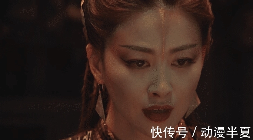 影视剧|斗罗大陆:网红版比比东被全网捧,网友评价剧版教皇:被人立劈?