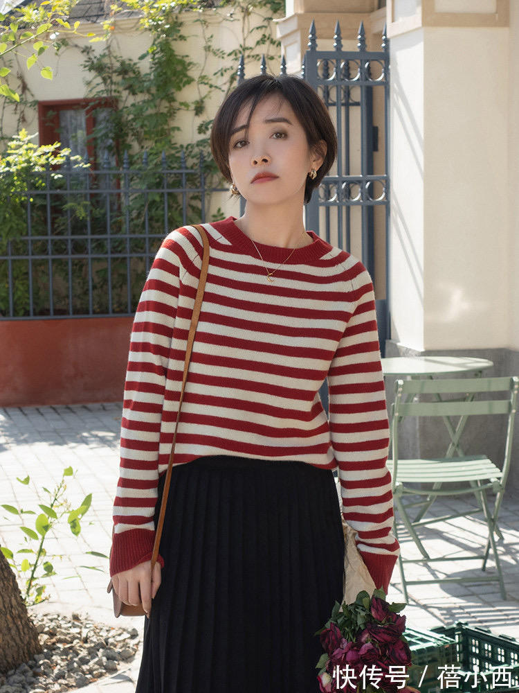 女人 “毛衣+半身裙”,“毛衣+九分裤”,才是冬季优雅女人的最优穿搭