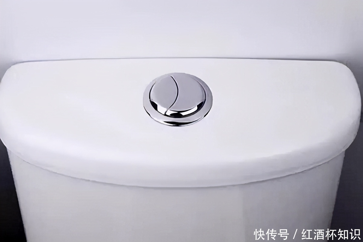 公共厕所你认为脏的地方,不是马桶而是这里