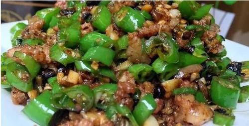 美食推荐：青椒炒肉沫，洋葱胡萝卜炒鸡蛋，西兰花炒鸡胸的做法