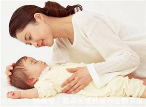 入睡|宝宝不能经常抱着,尤其是在这三个阶段,经常抱着伤害身体