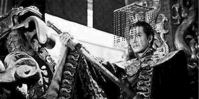 造不起|袁世凯称帝祭天时,为何不戴皇帝冕冠?造价过高连袁世凯都造不起