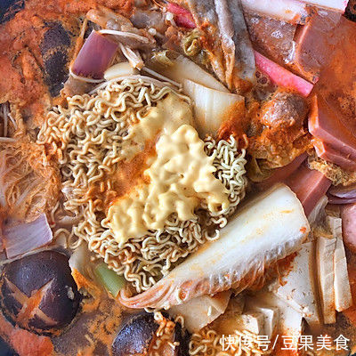 鲜香下饭的#暖冬酱在手,嗨吃部队锅#,你喜欢吗?